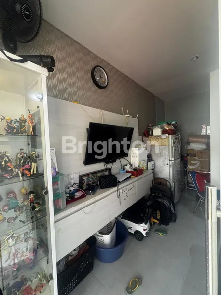 image RUMAH MILANO VILLAGE 2 KAMAR TIDUR HADAP SELATAN PARAMOUNT GADING SERPONG (6)