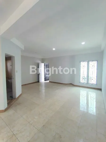 image DIJUAL RUMAH LEBAR 6 METER- DAERAH S.PARMAN - LOKASI SUPER INTIKOTAKOTA (4)