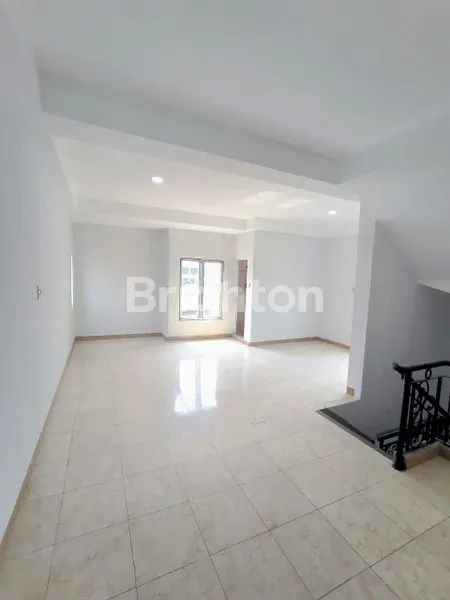 image DIJUAL RUMAH LEBAR 6 METER- DAERAH S.PARMAN - LOKASI SUPER INTIKOTAKOTA (5)