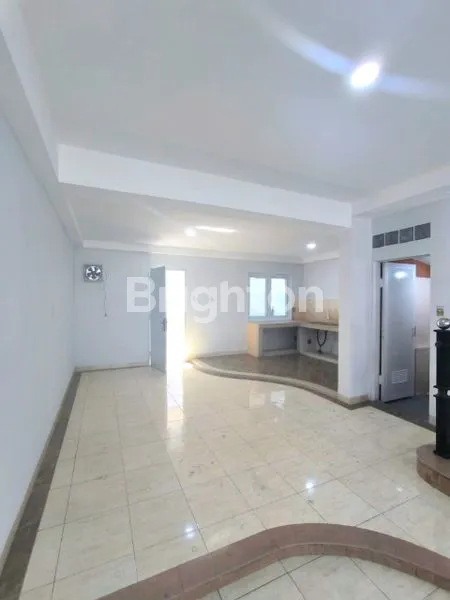 image DIJUAL RUMAH LEBAR 6 METER- DAERAH S.PARMAN - LOKASI SUPER INTIKOTAKOTA (3)