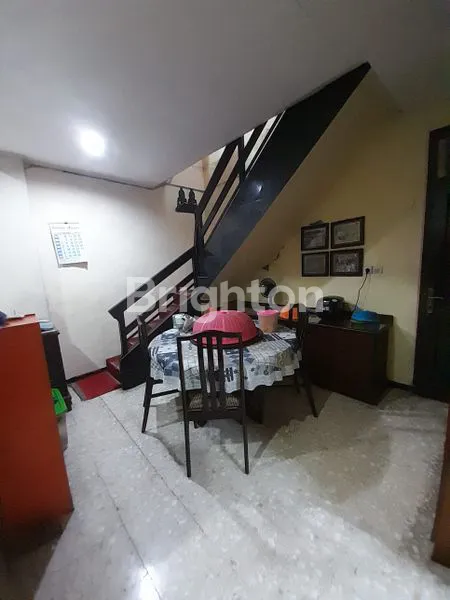 image RUMAH LAMA MASIH TERAWAT , LOKASI GAYAMSARI - SEMARANG TIMUR (3)