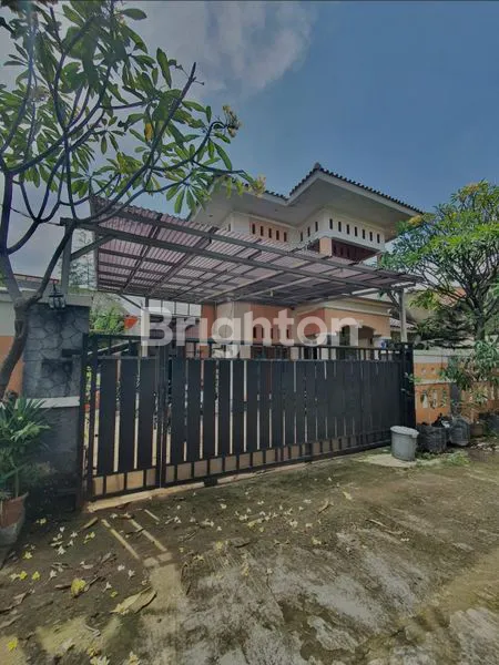 image RUMAH MEWAH 2 LANTAI STRATEGIS DEKAT TOL JAGORAWI - CIRACAS (1)