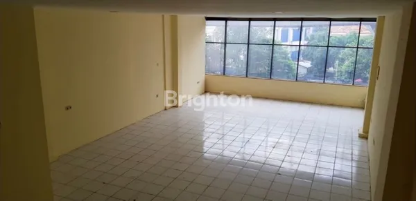 image RUKO 3 LANTAI + BASEMENT KEBAYORAN BARU, JAKARTA SELATAN (3)