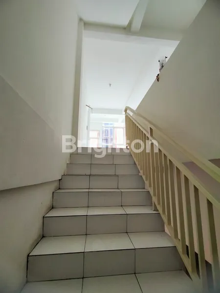 image RUKO 3 LANTAI DI RAYA WIYUNG SEBELAH PERUMAHAN ROYAL RESIDENCE, AKSES DEKAT KE PAKUWON MALL & HR. MUHAMMAD, MURAH ! (6)