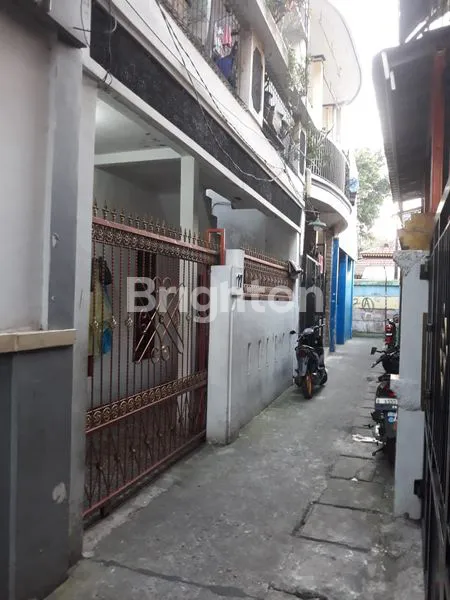 RUMAH 2 LANTAI PLUS 6 KONTRAKAN STRATEGIS DI RAWA BADAK