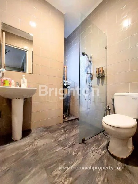 image RUMAH MEWAH 2 LANTAI GRAND WISATA - 4KT, SEMI FURNISHED, SHM (6)