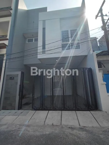 image RUMAH BARU SIAP HUNI 3 LANTAI PADEMANGAN (1)