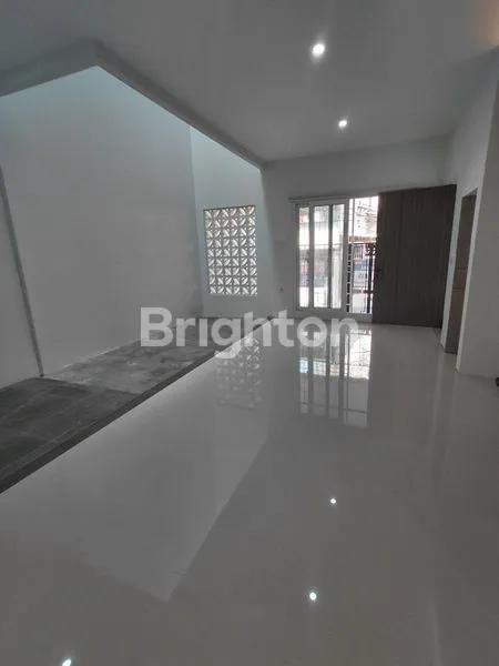 image RUMAH BARU SIAP HUNI 3 LANTAI PADEMANGAN (8)