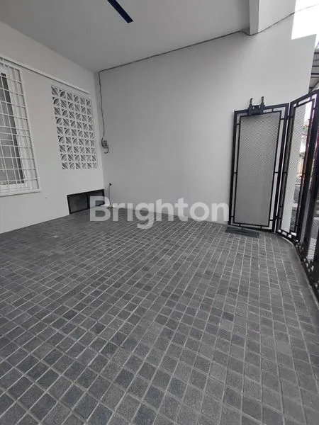 image RUMAH BARU SIAP HUNI 3 LANTAI PADEMANGAN (2)