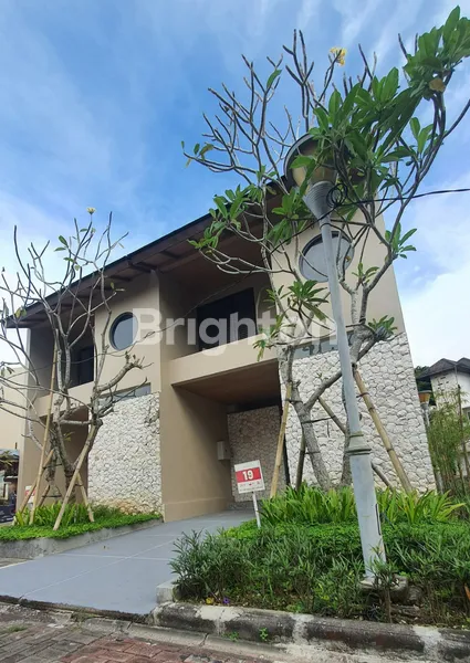 image MUNGIL TAPI CANTIK & ELEGAN, SUMMERFIELD VILLA & RESIDENCE AT JIMBARAN, BALI (1)