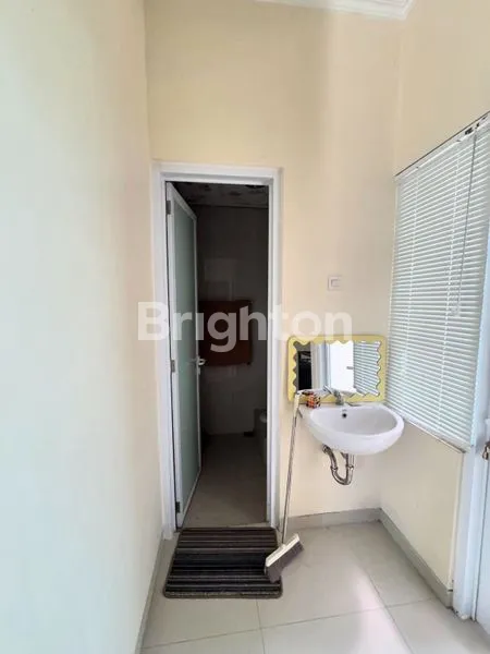 image RUMAH 2 LANTAI CLUSTER FURNISHED MINIMALIS MODERN + CARPORT 1 MOBIL, ONE GATE SYSTEM, CCTV & SECURITY 24 JAMSIAP HUNI (6)