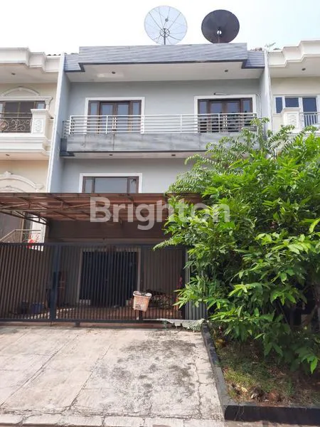 image RUMAH SIAP HUNI DI CLUSTER MAYANG PERMAI PIK 1 JAKARTA UTARA (1)