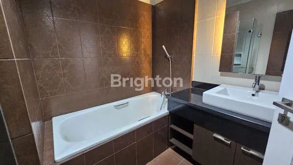 image RUMAH HOEK SIAP HUNI 2,5 LANTAI DI CLUSTER CLOVER GRAND ORCHARD KELAPA GADING JAKARTA UTARA (8)