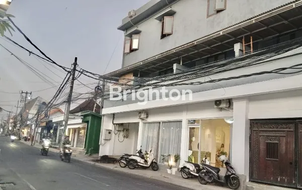 RUKO STRATEGIS SIAP PAKAI DI PANTAI BATU MEJAN CANGGU