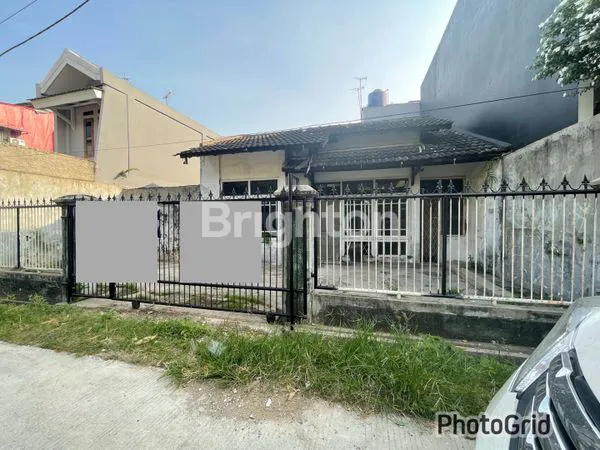 RUMAH LUAS 120M2 DI HARAPAN INDAH - BUTUH RENOVASI, SHM IMB