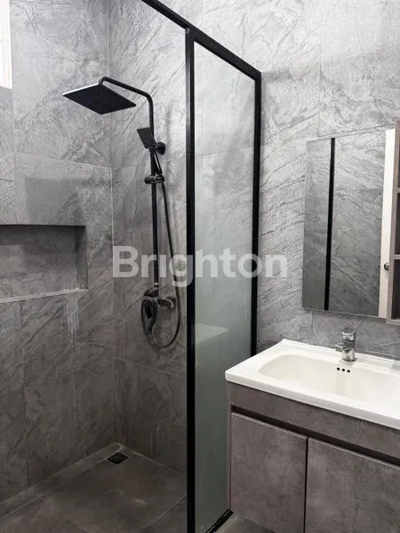 image RUMAH BESAR MEWAH DALAM KOMPLEK YANG TENANG THE ROYAL RESIDENCE CAKUNG JAKARTA TIMUR (8)