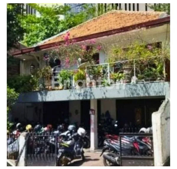 BELI TANAH DAPAT RUMAH TUA LETAK STRATEGIS DISEGITIGA EMAS