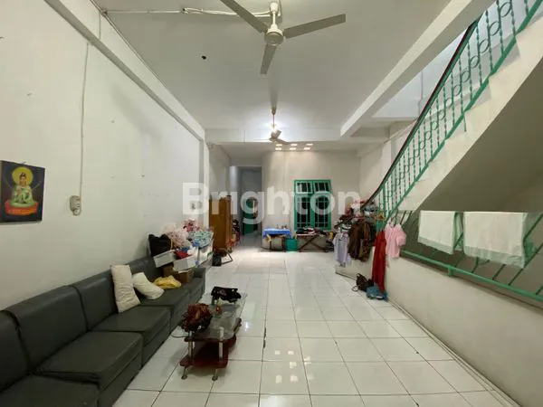 image RUKO STRATEGIS 2½ LANTAI DI INTI KOTA – JL. SUMATERA, MEDAN (2)