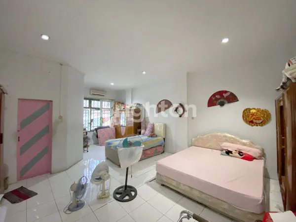 image RUKO STRATEGIS 2½ LANTAI DI INTI KOTA – JL. SUMATERA, MEDAN (6)