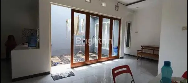 image RUMAH HOOK LOKASI STRATEGIS DI JALAN UTAMA SUKODONO (4)