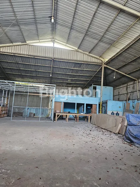 image BANGUNAN EX BENGKEL CAT MOBIL COMMERCIAL AREA NOL KM RAYA BY PASS JUANDA (3)