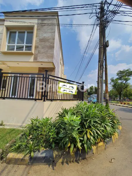 image RUMAH HOOK DI SEKTOR 7 GADING SERPONG (2)