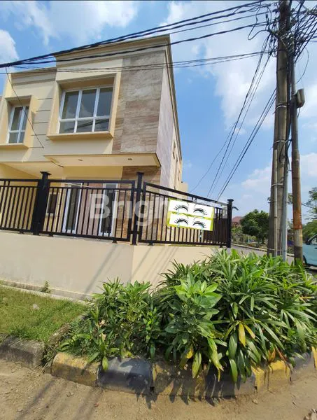 image RUMAH HOOK DI SEKTOR 7 GADING SERPONG (1)