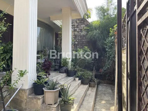 image RUMAH DI SIMPANG DARMO PERMAI SELATAN SIAP HUNI (2)