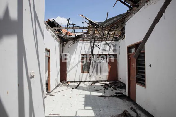 image RUMAH HITUNG TANAH DI SEMALANG INDAH - WISMA MUKTI DEKAT MANYAR / KLAMPIS / MERR (4)