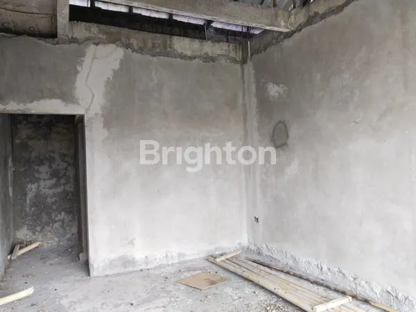image DIJUAL TANAH DAPAT RUMAH DUA LANTAI SEMI FINISHING, LOKASI STRATEGIS (4)