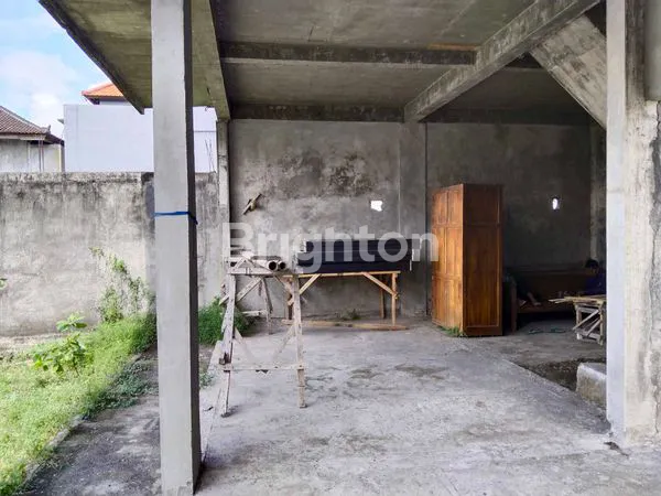 image DIJUAL TANAH DAPAT RUMAH DUA LANTAI SEMI FINISHING, LOKASI STRATEGIS (2)