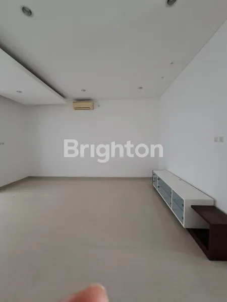 image RUMAH MINIMALIS MODERN DI PALM BEACH PAKUWON LINGKUNGAN ELITE DAN TENANG (7)