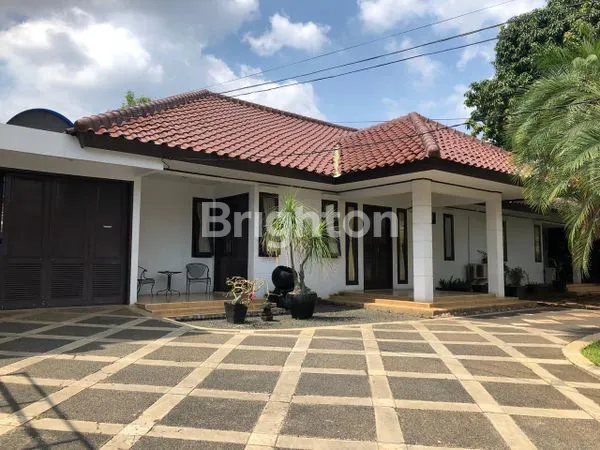 image RUMAH MEWAH LUAS DAN ASRI (1)