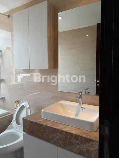 image APARTEMEN EKSKLUSIF 3BR DI MENTENG PARK EMERALD, HADAP TIMUR, PEMANDANGAN KOTA (6)