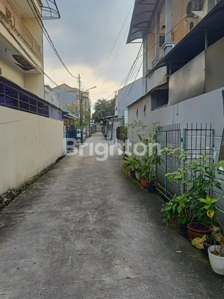 image RUMAH 2 LANTAI PLUS KONTRAKAN DI MANGGA DURI KEPA GREENVILLE JAKARTA BARAT  (8)