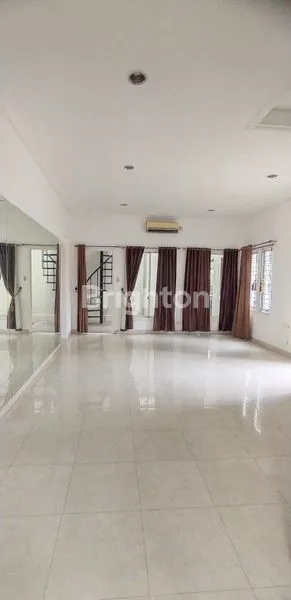 image RUMAH SEMI FURNISH PONDOK HIJAU GOLF GADING SERPONG TANGERANG (3)