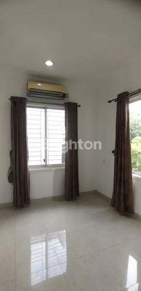 image RUMAH SEMI FURNISH PONDOK HIJAU GOLF GADING SERPONG TANGERANG (8)