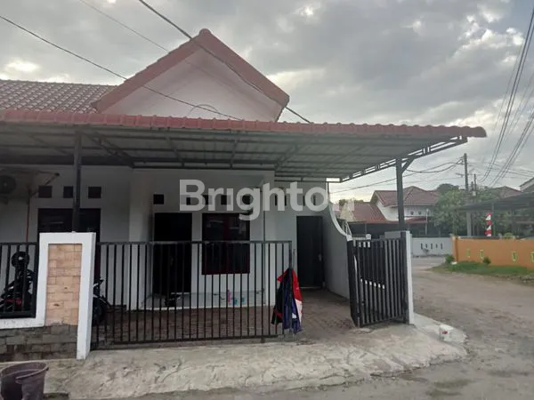image RUMAH CANTIK DAN TERAWAT DALAM KOMPLEK CLUSTER BUNGA RINTE SIMPANG SELAYANG MEDAN (1)