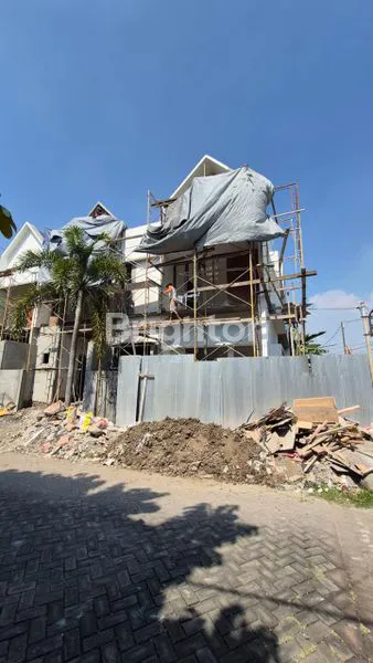 image RUMAH MINIMALIS 2 LANTAI DI PRAPEN INDAH TIMUR, ROW 9M, SHM (4)