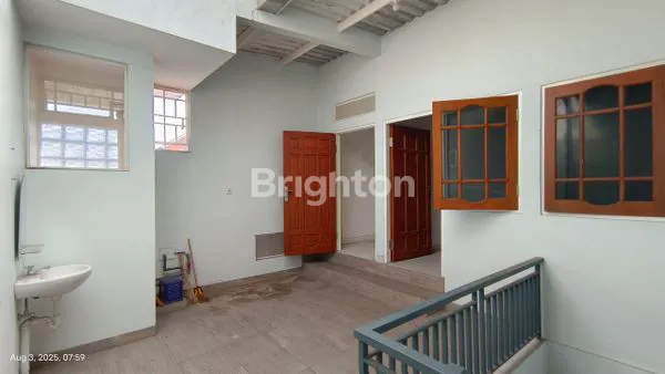 image RUMAH NIRWANA EKSEKUTIF LEBAR 7 ROW JALAN 3 MOBIL  (8)