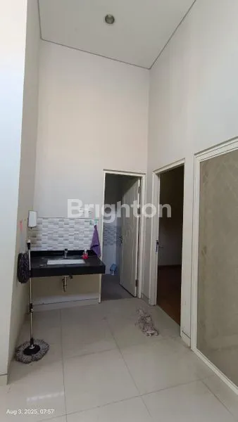 image RUMAH NIRWANA EKSEKUTIF LEBAR 7 ROW JALAN 3 MOBIL  (6)