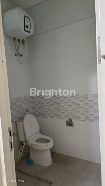 image RUMAH NIRWANA EKSEKUTIF LEBAR 7 ROW JALAN 3 MOBIL  (7)