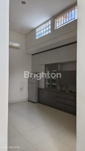 image RUMAH NIRWANA EKSEKUTIF LEBAR 7 ROW JALAN 3 MOBIL  (5)