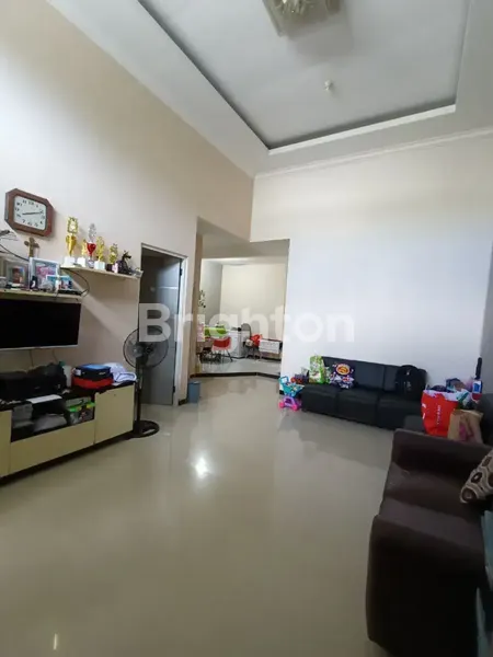 image SUKOLILO DIAN REGENCY FULL RENOV SIAP HUNI DEKAT ITS DAN PAKUWON CITY (6)