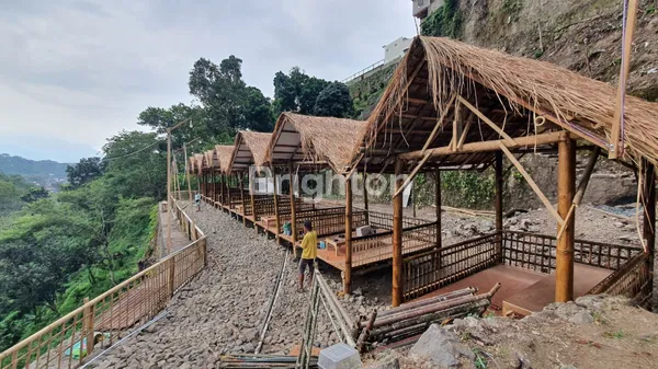 image TEMPAT USAHA RESTO VIEW ALAM PEGUNUNGAN ASRI DAN SEJUK DI PRIGEN PASURUAN (6)