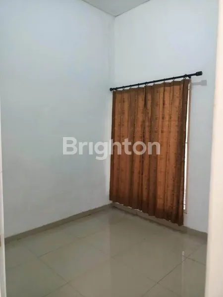 image RUMAH BAGUS SIAP HUNI GREEN SEMANGGI STRATEGIS DEKAT MERR RUNGKUT (4)