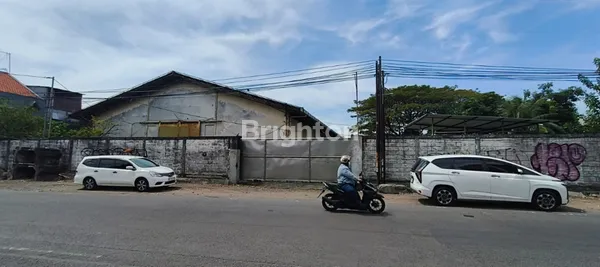 DISEWAKAN GUDANG DAN TANAH BUTUH RENOV LANTAI, KEBOCORAN DI SIWALANKERTO, HARGA BISA NEGO SAMPAI DEAL, COCOK UNTUK GUDANG MAUPUN PADEL COURT