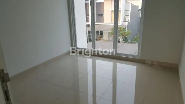 image RUMAH DI JGC CLUSTER YARRA CAKUNG TIMUR JAKARTA TIMUR 2 LANTAI 2 CARPORT (7)