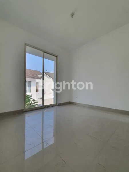 image DIJUAL RUMAH 2 LANTAI SIAP HUNI DI GRAND HARVEST SURABAYA BARAT (4)