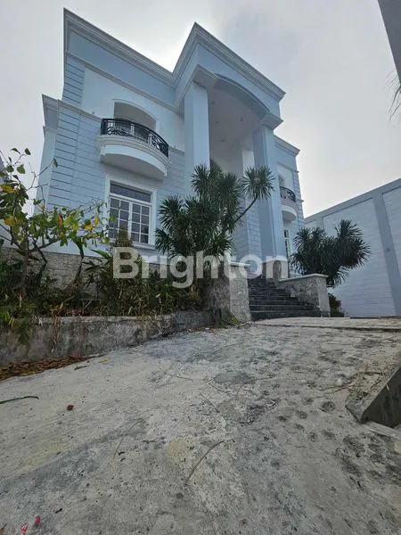 image RUMAH MEWAH 2LANTAI DENGAN BASEMENT MUAT 10 MOBIL MODEL CLASSIC SEMI MINIMALIS BOULEVARD JALAN KEMBAR DEKAT MERR SUKOLILO GALAXY MALL KERTAJAYA INDAH MANYAR KERTOARJO DHARMAHUSADA (2)